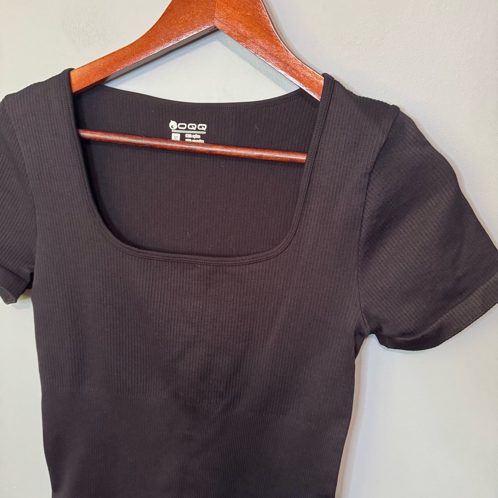 OQQ Black Short-Sleeve Scoop Neck Full-Length Bodysuit Womens EUC. Size Medium - Picture 4 of 9